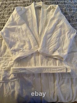 Fairmont BATH/SPA Robe Unisex (OSFA) Thick/White CLEAN & Ready-to-Wear