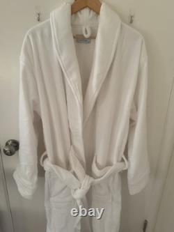 Matouk HS052-MLROB-WHITE MEDIUM/LARGE BATHROBE